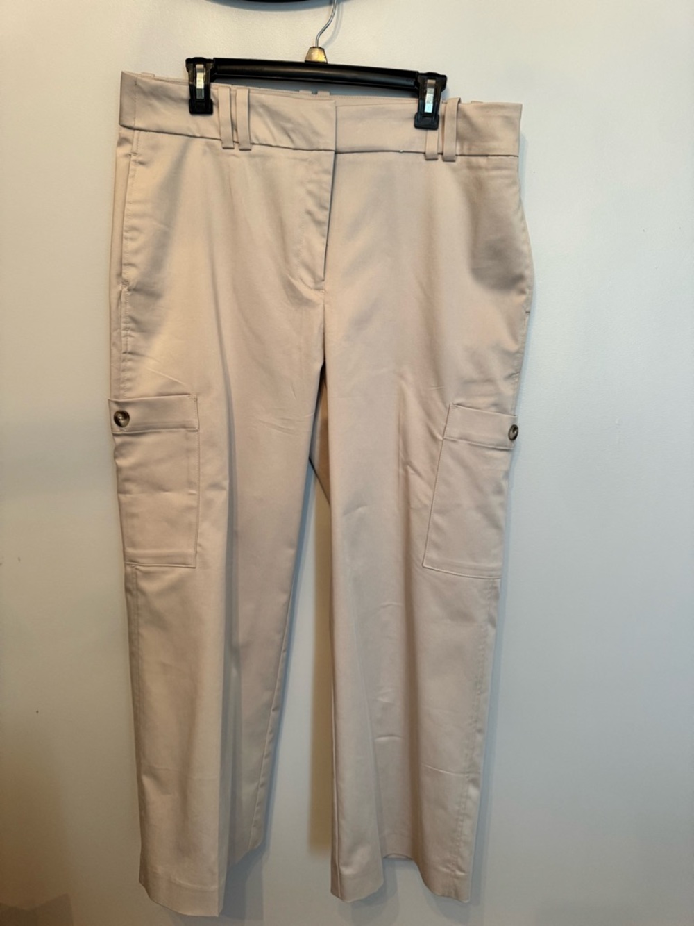Chico's Neutral Beige Straight-Leg Cargo Pants size 2.5R (14) NWOT